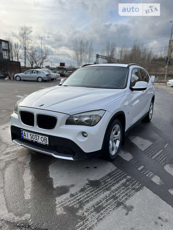 Позашляховик / Кросовер BMW X1 2012 в 