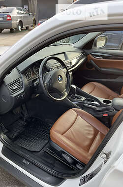 Позашляховик / Кросовер BMW X1 2012 в 
