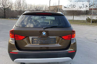 Позашляховик / Кросовер BMW X1 2010 в 