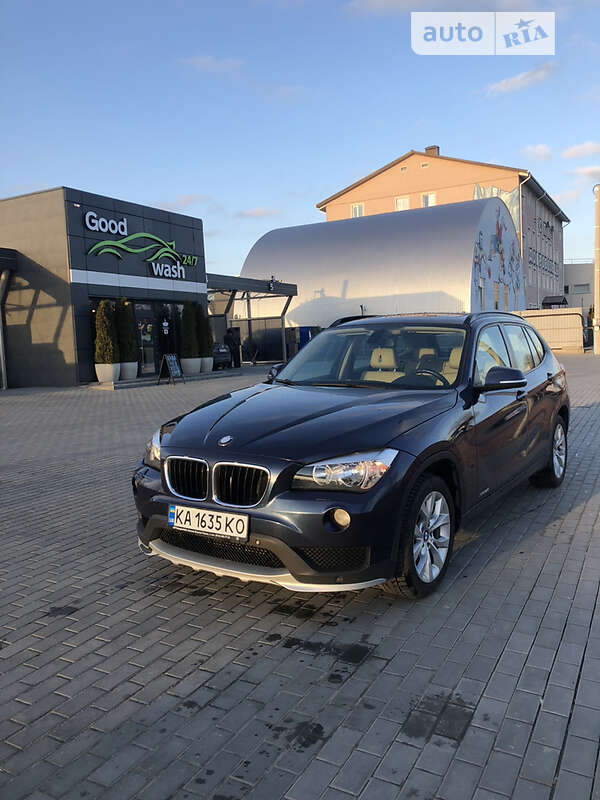 Позашляховик / Кросовер BMW X1 2013 в 