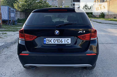 Внедорожник / Кроссовер BMW X1 2010 в Вараше