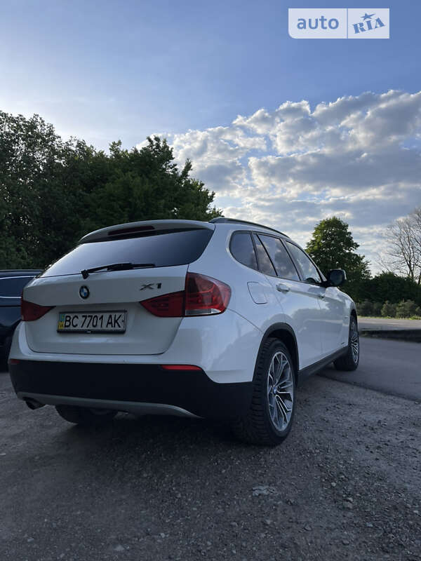 Внедорожник / Кроссовер BMW X1 2011 в Самборе