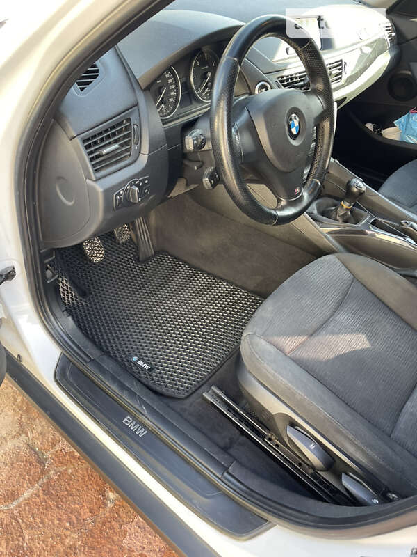 Внедорожник / Кроссовер BMW X1 2011 в Самборе