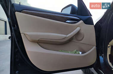 Позашляховик / Кросовер BMW X1 2014 в 