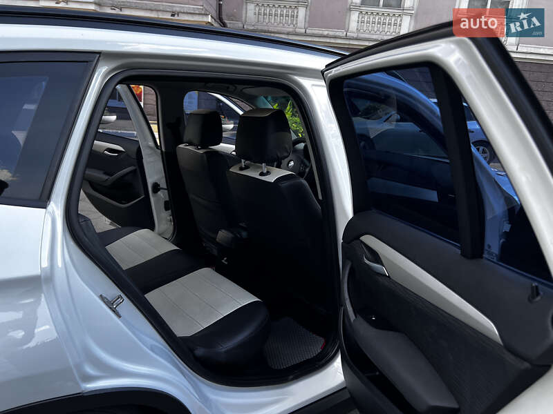 Внедорожник / Кроссовер BMW X1 2013 в Каменском