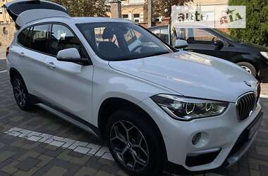 Позашляховик / Кросовер BMW X1 2017 в 