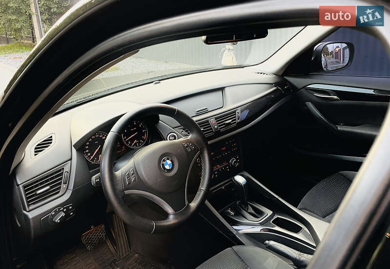Внедорожник / Кроссовер BMW X1 2011 в Луцке