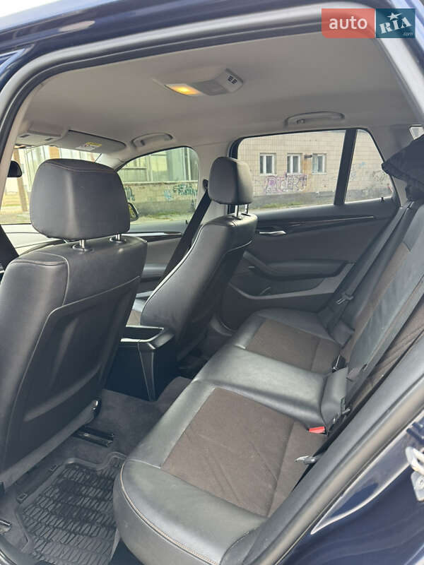 Внедорожник / Кроссовер BMW X1 2014 в Обухове