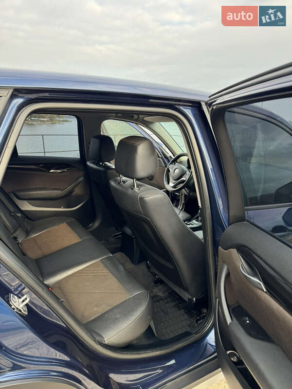 Внедорожник / Кроссовер BMW X1 2014 в Обухове