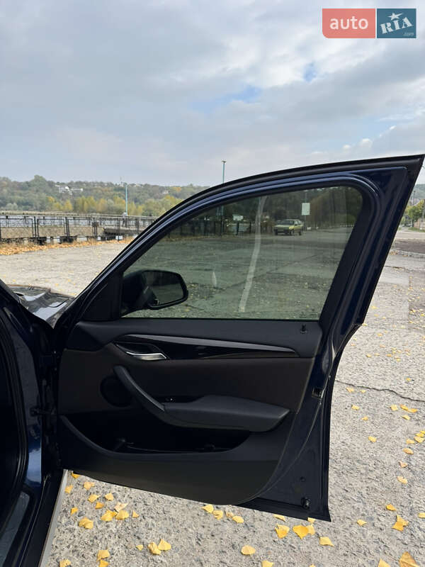 Внедорожник / Кроссовер BMW X1 2014 в Обухове