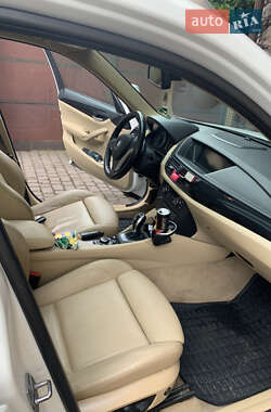 Позашляховик / Кросовер BMW X1 2011 в 