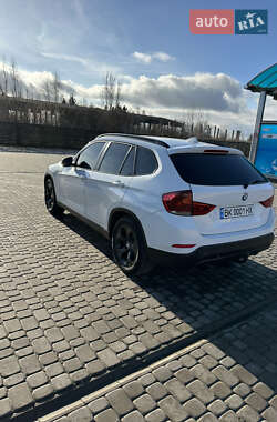 Внедорожник / Кроссовер BMW X1 2012 в Березному