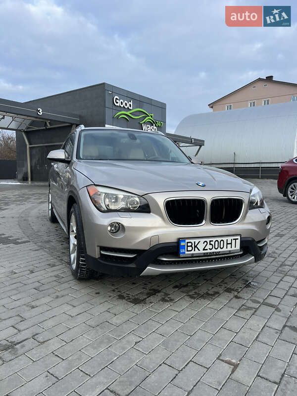 Внедорожник / Кроссовер BMW X1 2013 в Киеве