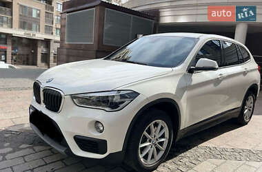 Внедорожник / Кроссовер BMW X1 2017 в 