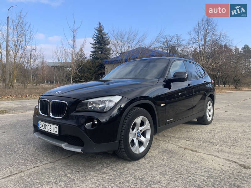 Внедорожник / Кроссовер BMW X1 2010 в Вараше