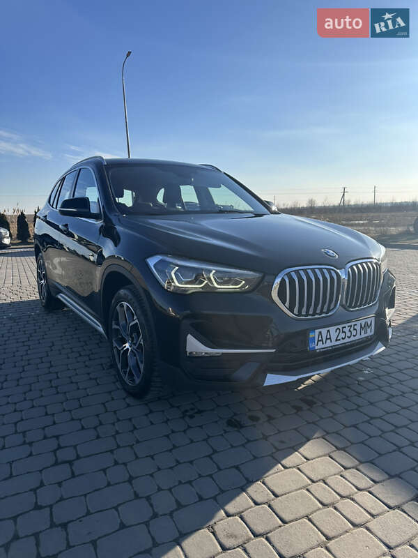 Позашляховик / Кросовер BMW X1 2019 в 