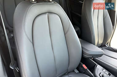 Позашляховик / Кросовер BMW X1 2022 в 