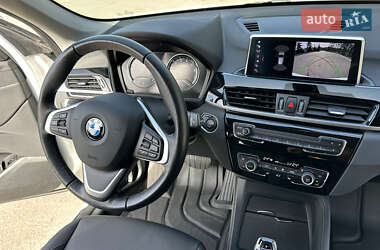 Позашляховик / Кросовер BMW X1 2022 в 