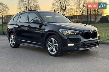 Позашляховик / Кросовер BMW X1 2021 в 
