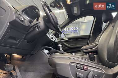 Позашляховик / Кросовер BMW X1 2017 в 