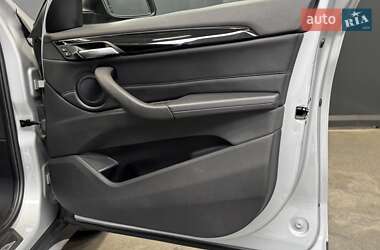 Позашляховик / Кросовер BMW X1 2017 в 