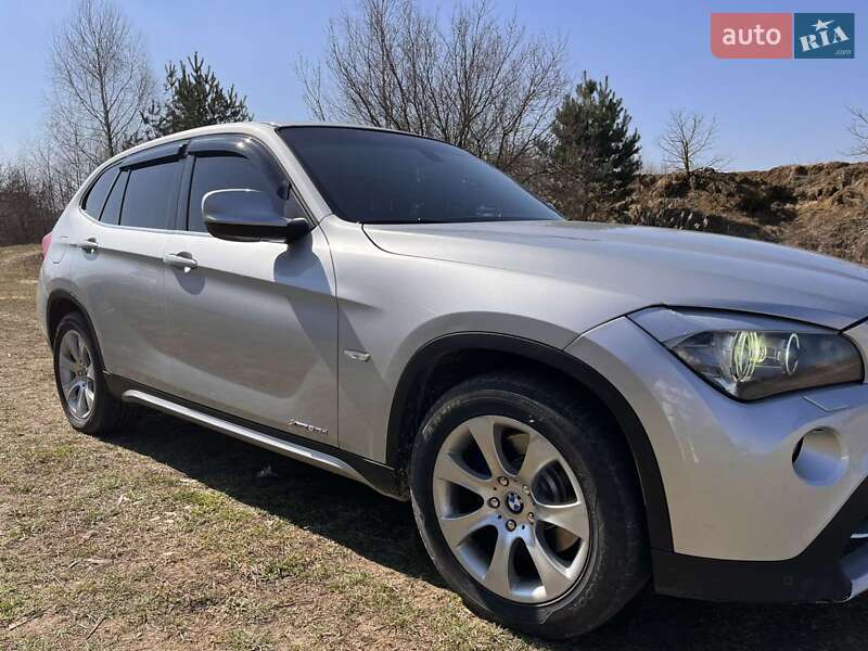 Внедорожник / Кроссовер BMW X1 2010 в Новояворовске