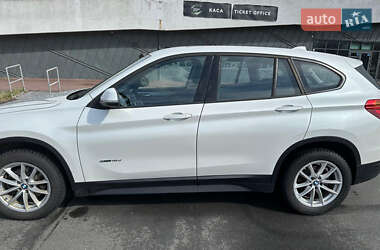 Внедорожник / Кроссовер BMW X1 2015 в 