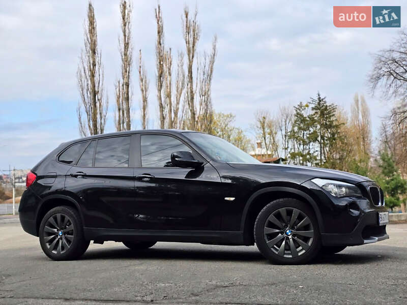 Позашляховик / Кросовер BMW X1 2011 в 