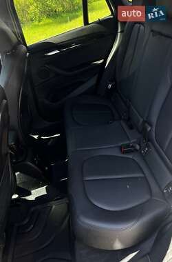 Внедорожник / Кроссовер BMW X1 2015 в 