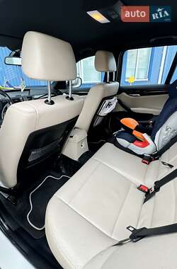 Внедорожник / Кроссовер BMW X1 2012 в 