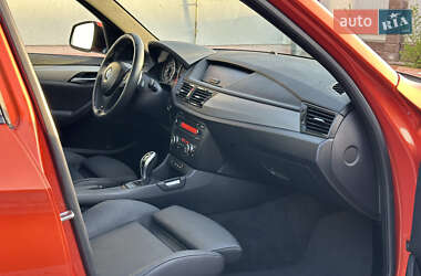 Позашляховик / Кросовер BMW X1 2013 в 