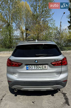 Внедорожник / Кроссовер BMW X1 2015 в 