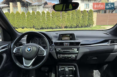 Внедорожник / Кроссовер BMW X1 2015 в 