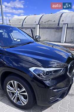 Позашляховик / Кросовер BMW X1 2019 в 