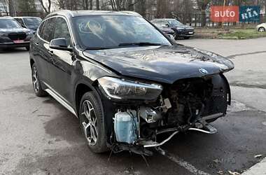 Позашляховик / Кросовер BMW X1 2018 в 