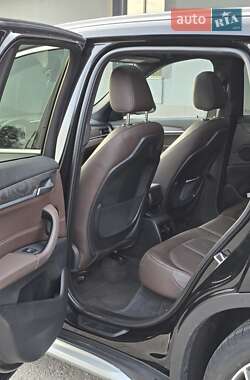 Внедорожник / Кроссовер BMW X1 2016 в 