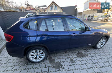 Позашляховик / Кросовер BMW X1 2013 в 