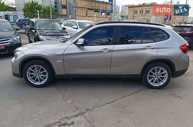 Позашляховик / Кросовер BMW X1 2010 в 