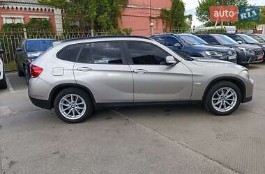 Позашляховик / Кросовер BMW X1 2010 в 