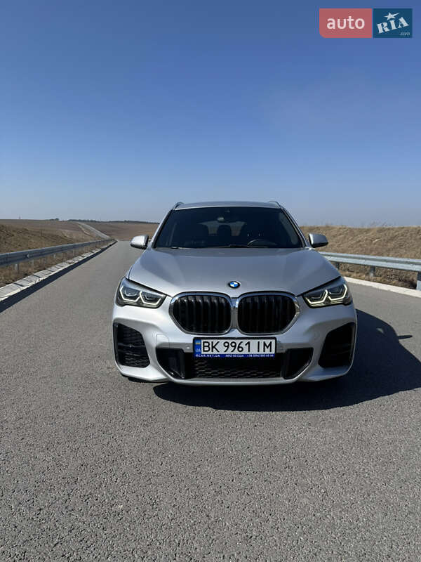 Внедорожник / Кроссовер BMW X1 2020 в 
