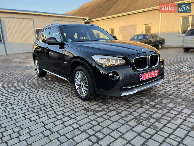 Позашляховик / Кросовер BMW X1 2011 в 