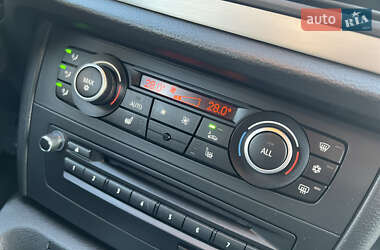 Позашляховик / Кросовер BMW X1 2011 в 