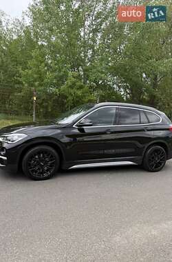 Позашляховик / Кросовер BMW X1 2016 в 
