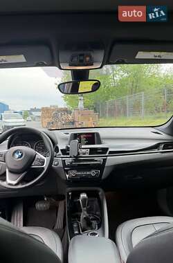 Позашляховик / Кросовер BMW X1 2016 в 