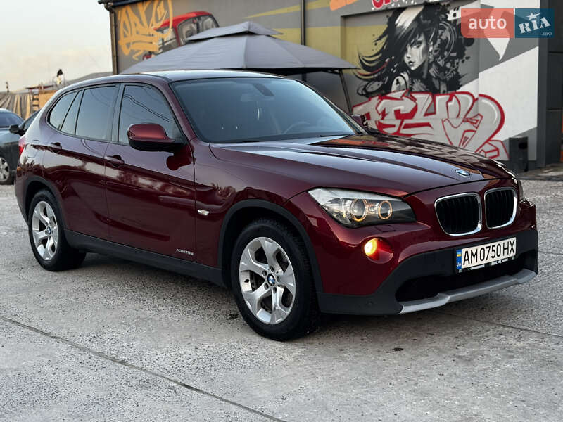Позашляховик / Кросовер BMW X1 2010 в 