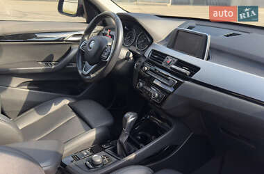 Позашляховик / Кросовер BMW X1 2018 в 