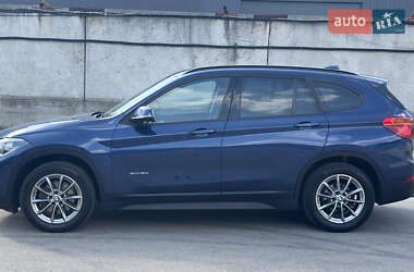 Позашляховик / Кросовер BMW X1 2018 в 