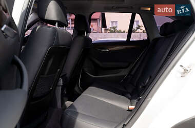 Позашляховик / Кросовер BMW X1 2013 в 