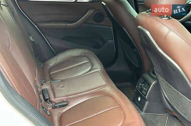 Позашляховик / Кросовер BMW X1 2015 в 