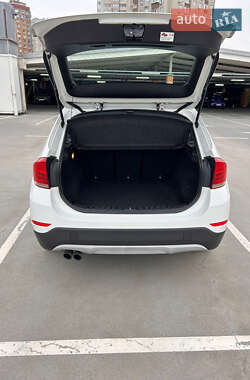 Позашляховик / Кросовер BMW X1 2013 в 